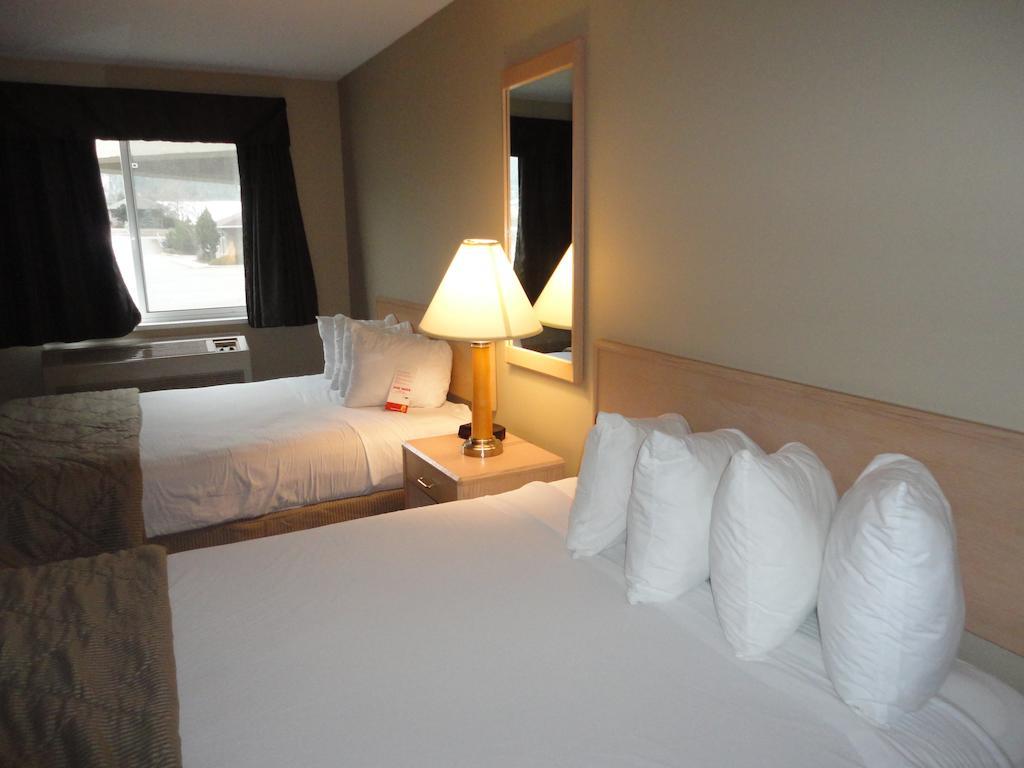 Super 8 By Wyndham West Kelowna Bc Exterior foto