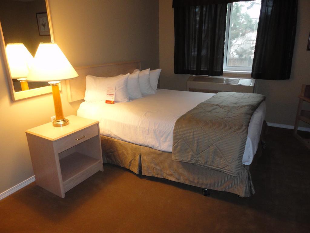 Super 8 By Wyndham West Kelowna Bc Exterior foto
